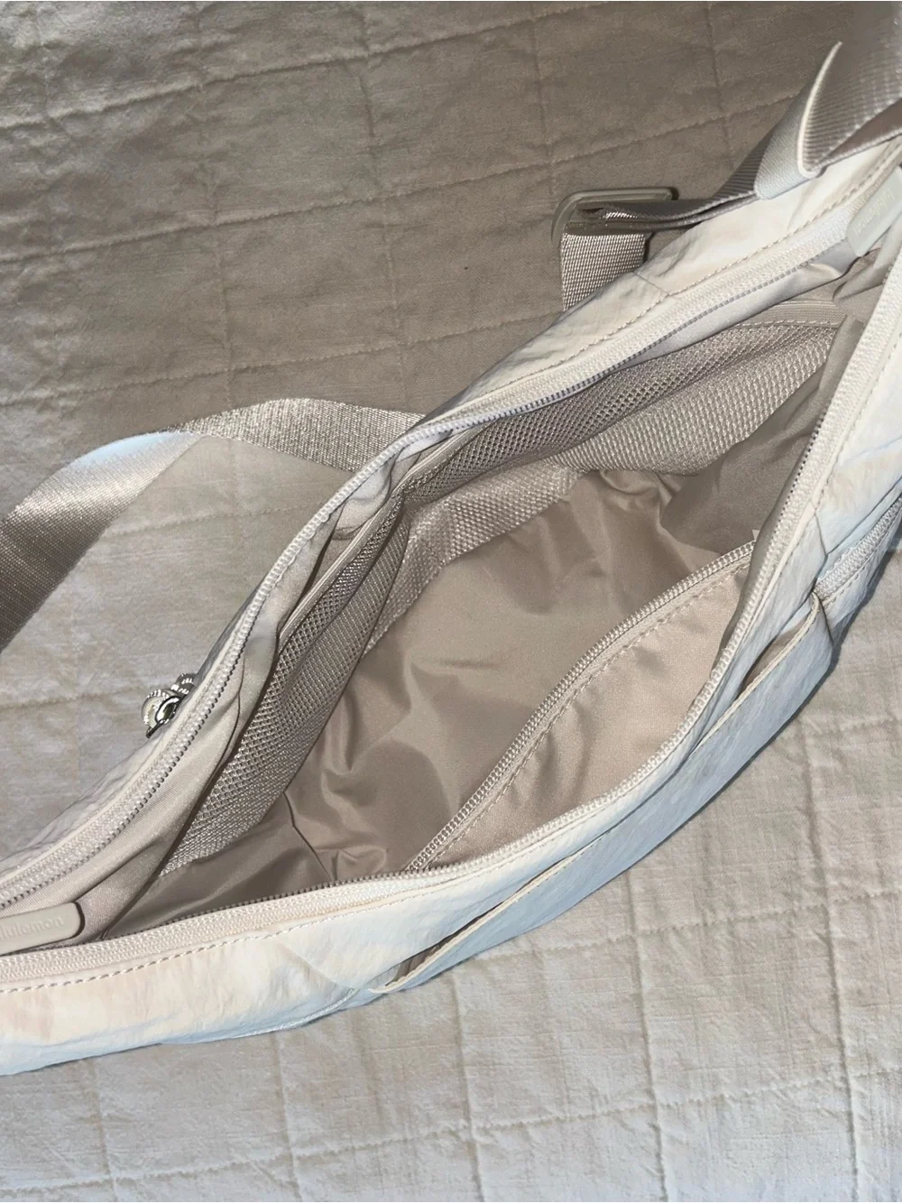 lululemon athletica Slouchy Sling Bag 6L